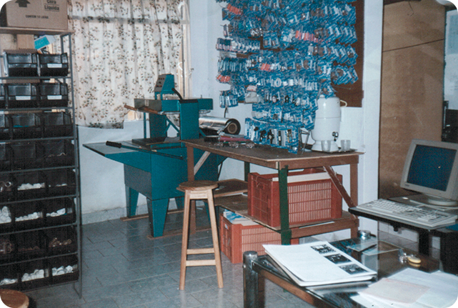foto interna da sede da empresa em 1994